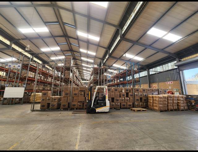 7,726M² WAREHOUSE TO LET IN MEADOWDALE